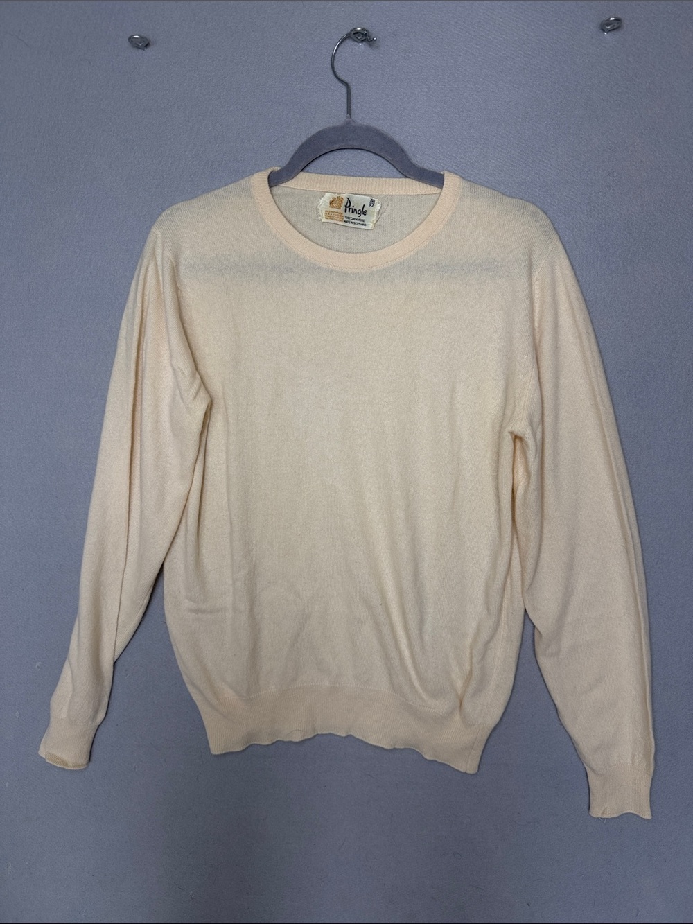 Vintage 100% cashmere Pringle Men's Crewneck Sweater in Pale Cream